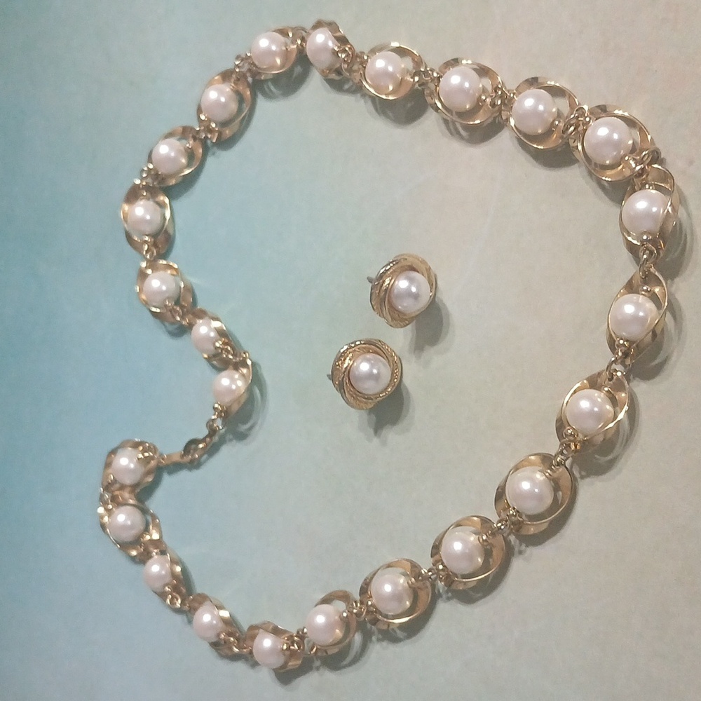 Gold-Plated Pearl Necklace Set - Picture 4 of 6